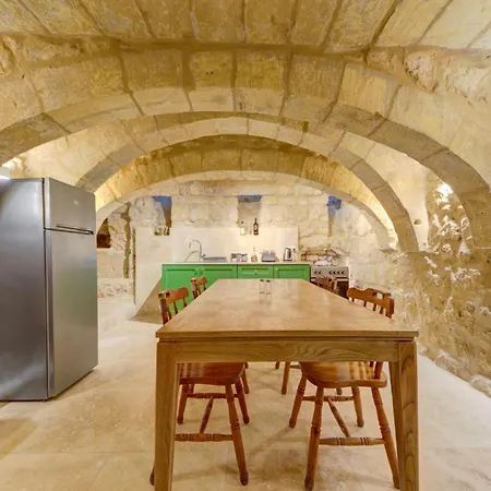 Ta Karmenu - A Medieval Maltese Gem 800-year-old House Near Mdina, Feriehus